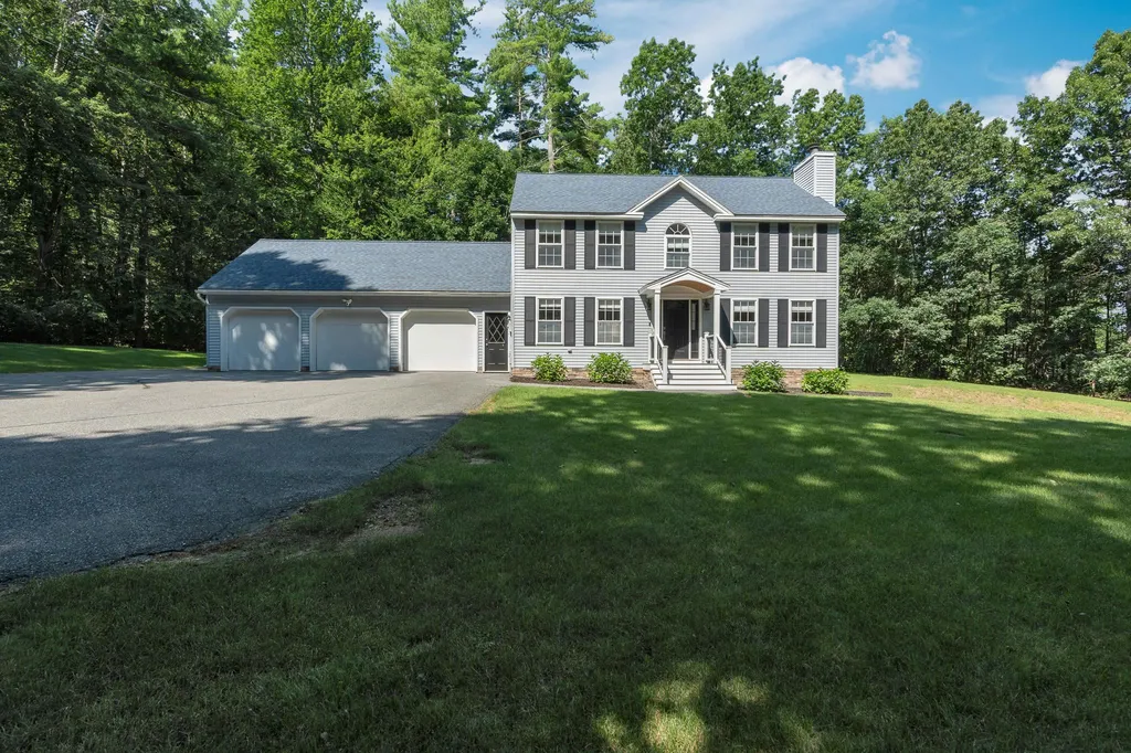 4 Hitching Post Lane Salem NH 03079