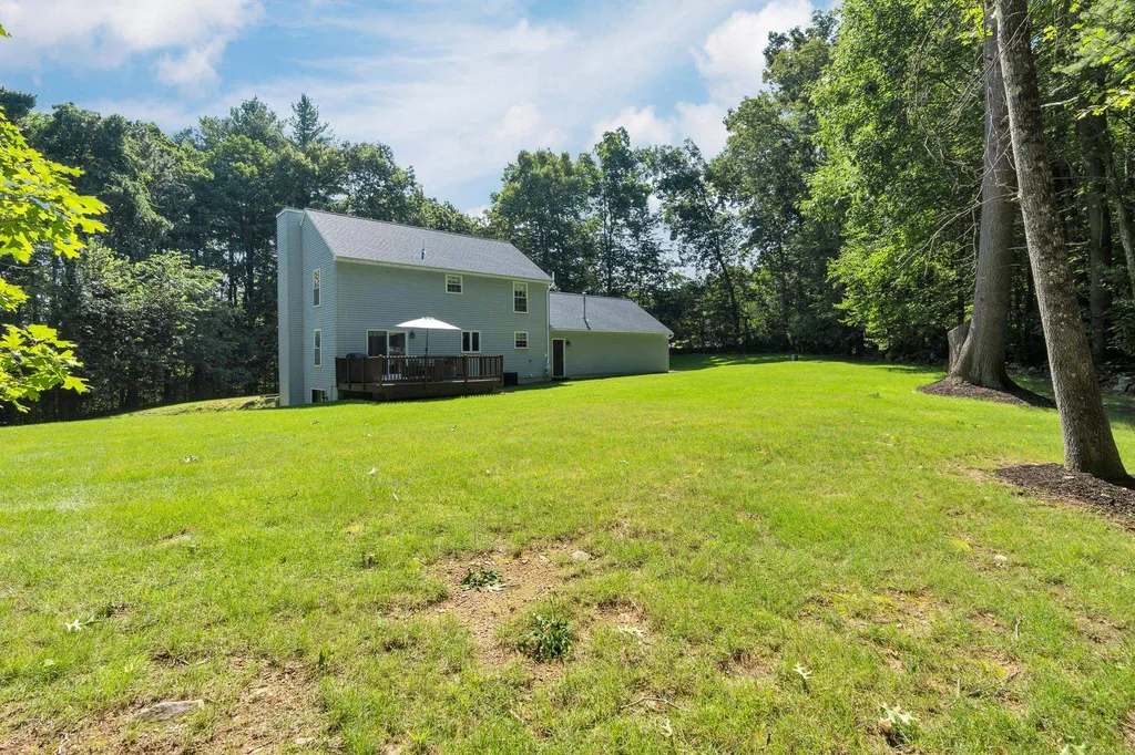 4 Hitching Post Lane Salem NH 03079