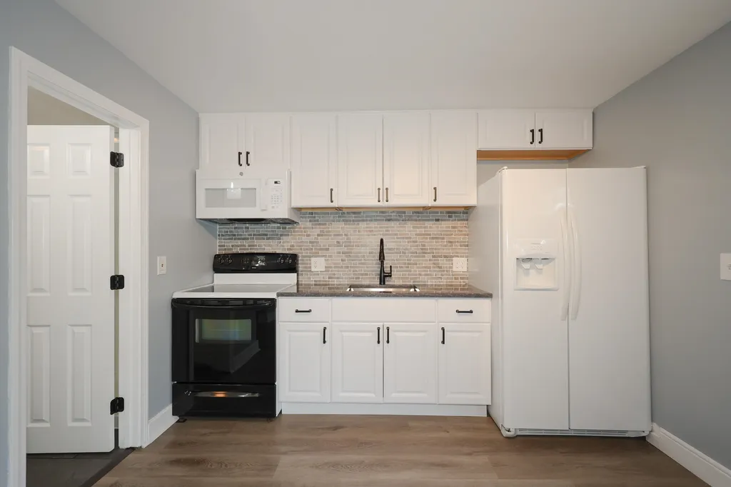 88 W Broadway Street Derry NH 03038