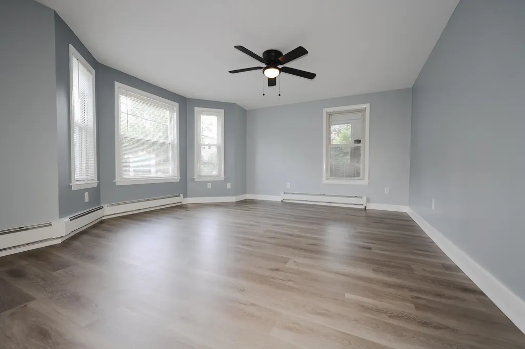 88 W Broadway Street Derry NH 03038