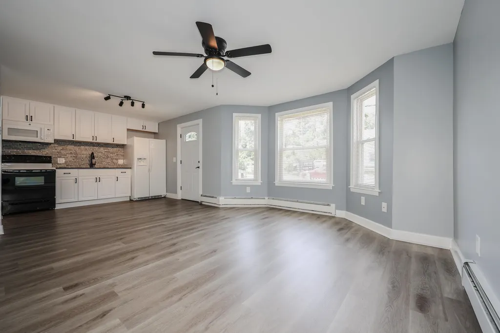 88 W Broadway Street Derry NH 03038