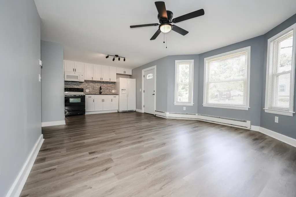 88 W Broadway Street Derry NH 03038