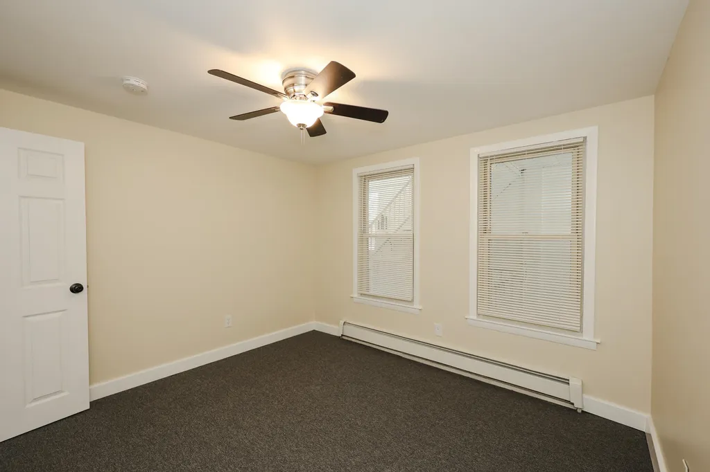 88 W Broadway Street Derry NH 03038