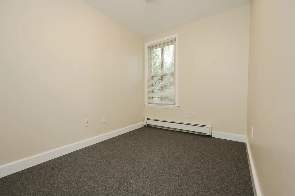 88 W Broadway Street Derry NH 03038