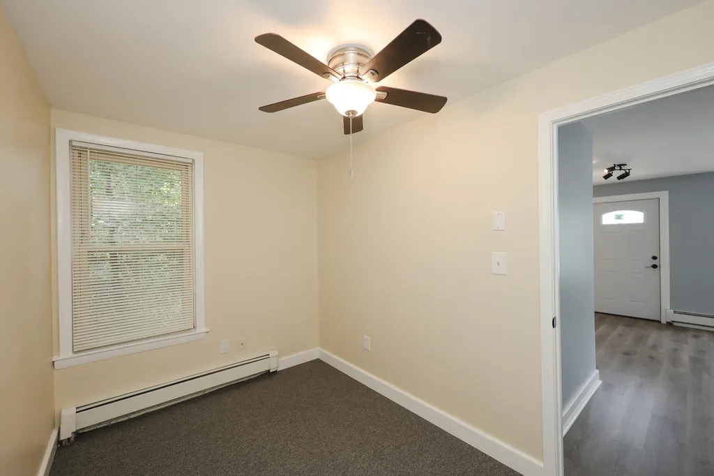 88 W Broadway Street Derry NH 03038
