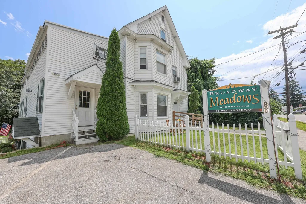 88 W Broadway Street Derry NH 03038