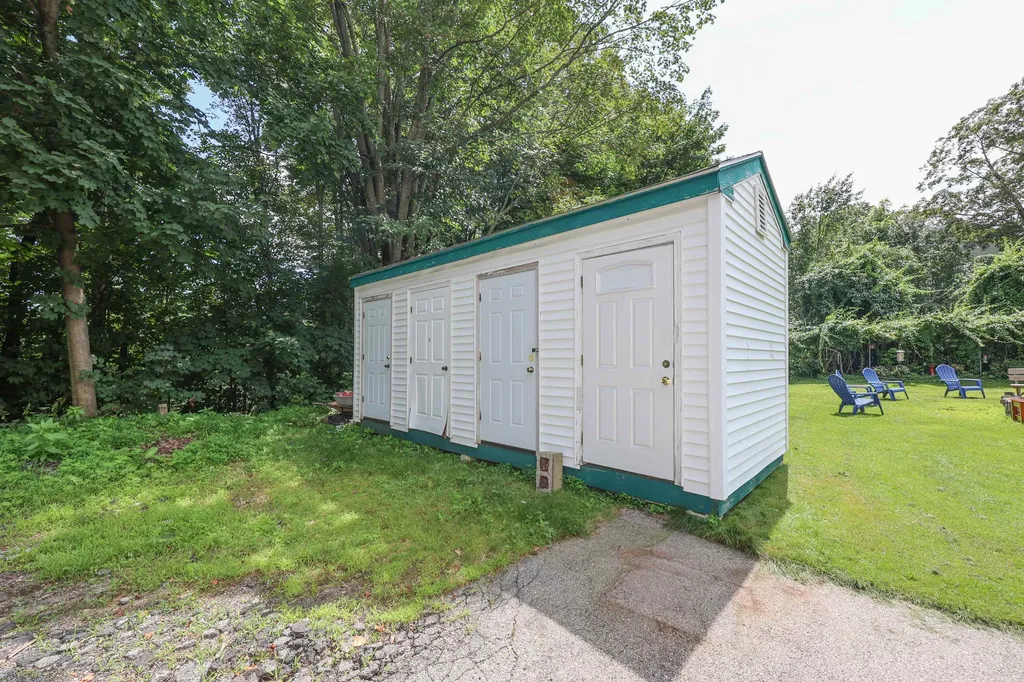 88 W Broadway Street Derry NH 03038