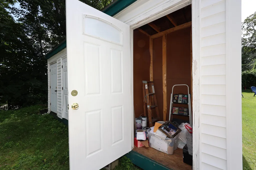 88 W Broadway Street Derry NH 03038