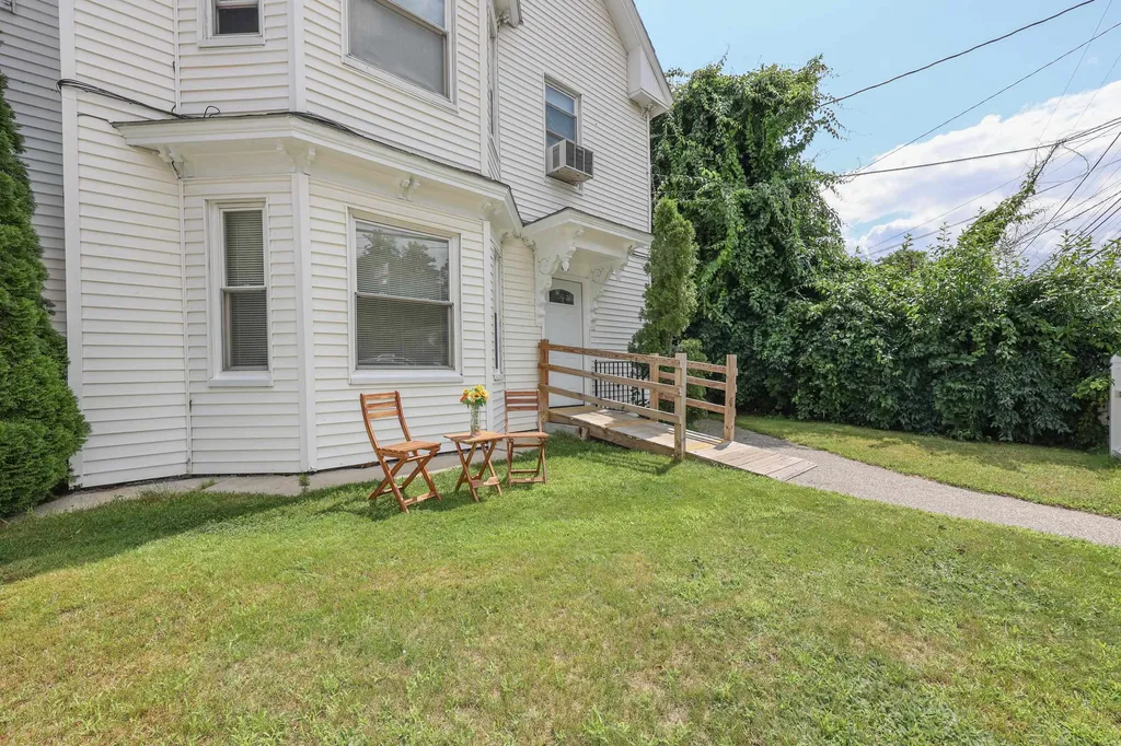 88 W Broadway Street Derry NH 03038