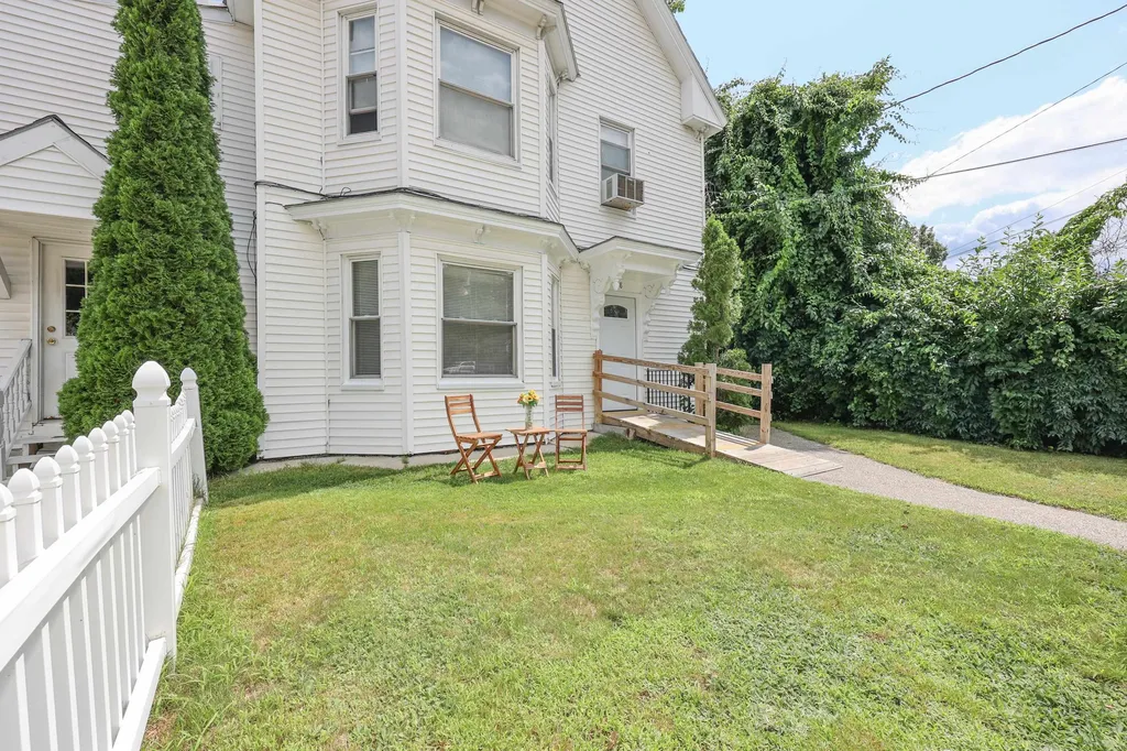 88 W Broadway Street Derry NH 03038