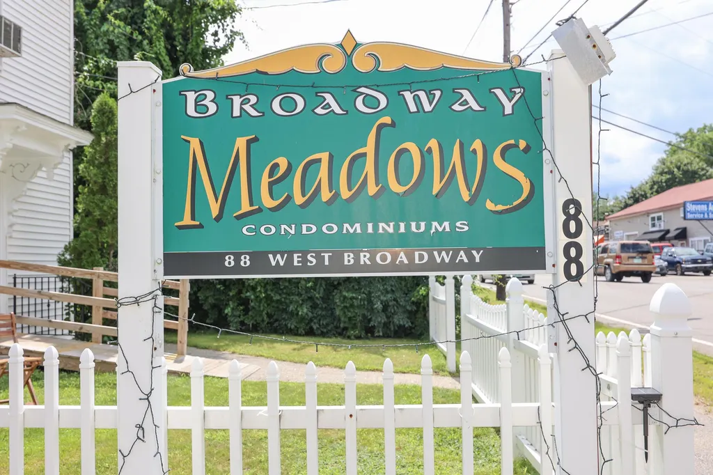 88 W Broadway Street Derry NH 03038