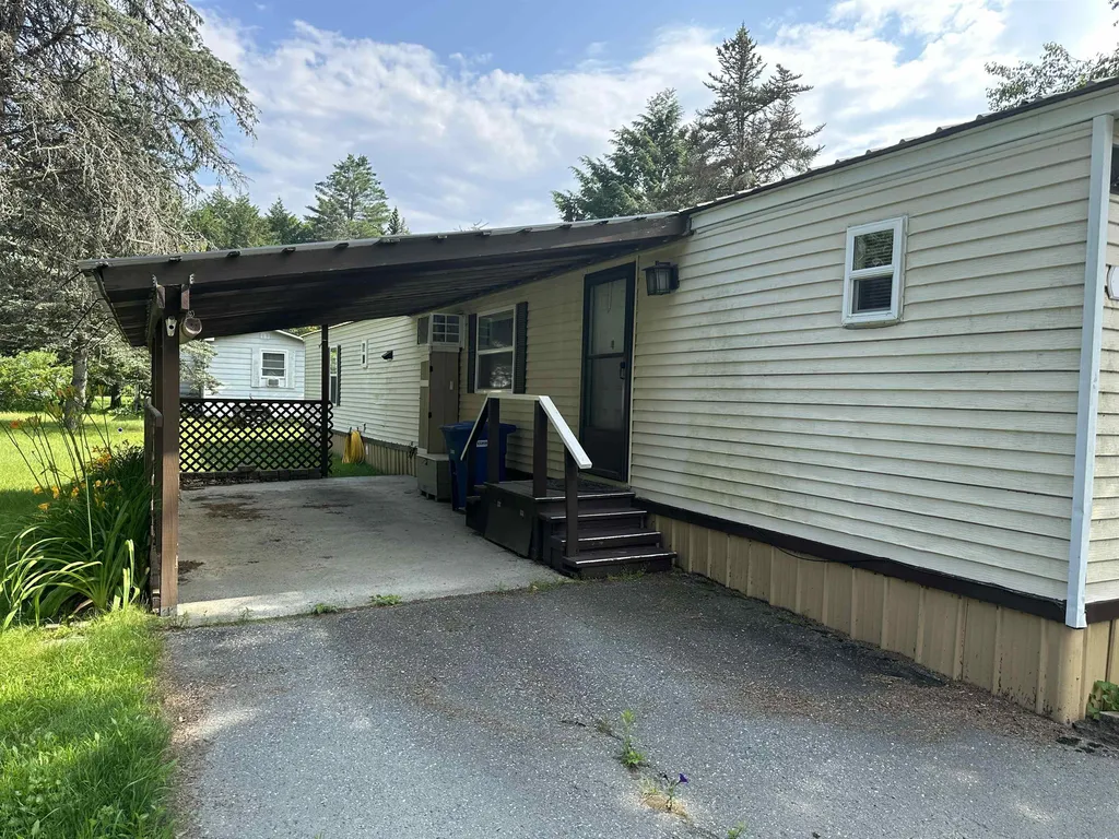 10 Mulberry Lane Hartford VT 05001