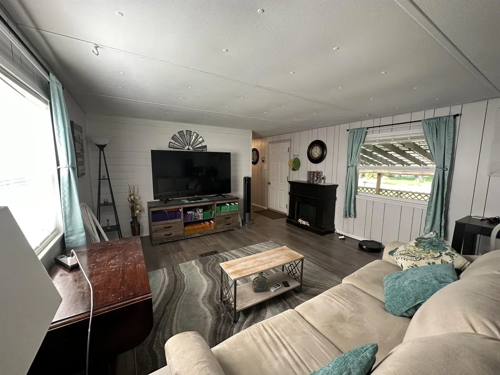 10 Mulberry Lane Hartford VT 05001