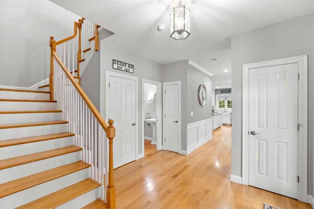 6 Harvest Drive Derry NH 03038