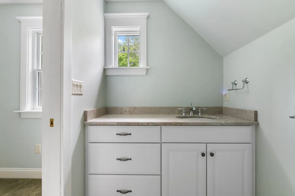 17 Clarke Road Wilmot NH 03287