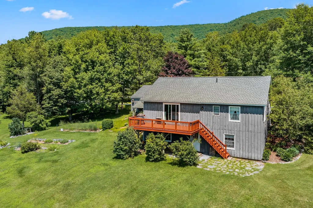 38 Country View Lane Arlington VT 05250