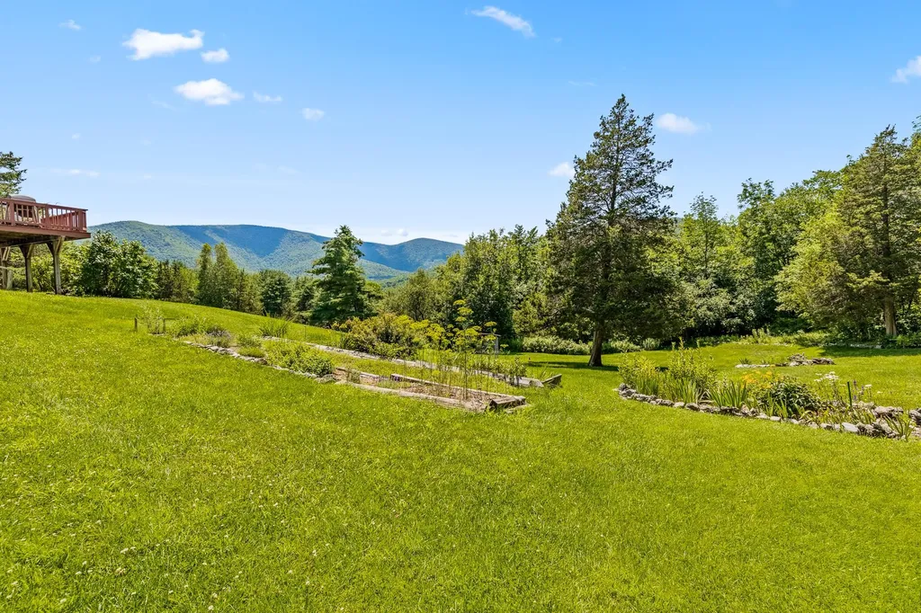 38 Country View Lane Arlington VT 05250
