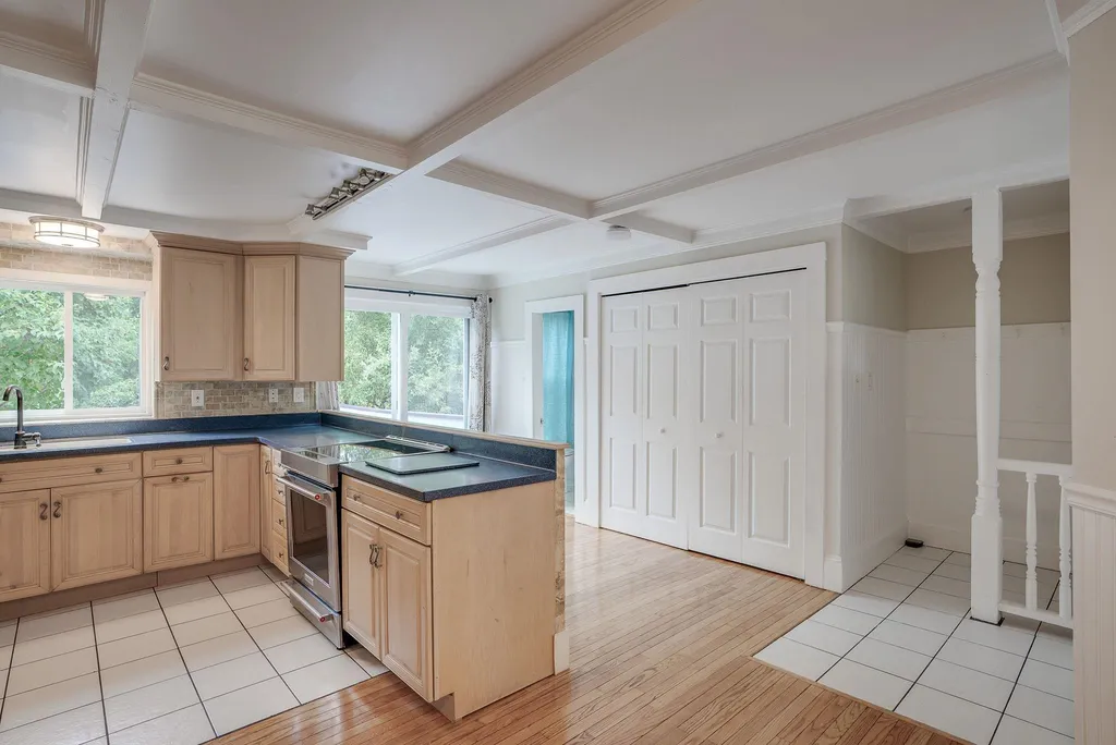 6 Range Road Windham NH 03087