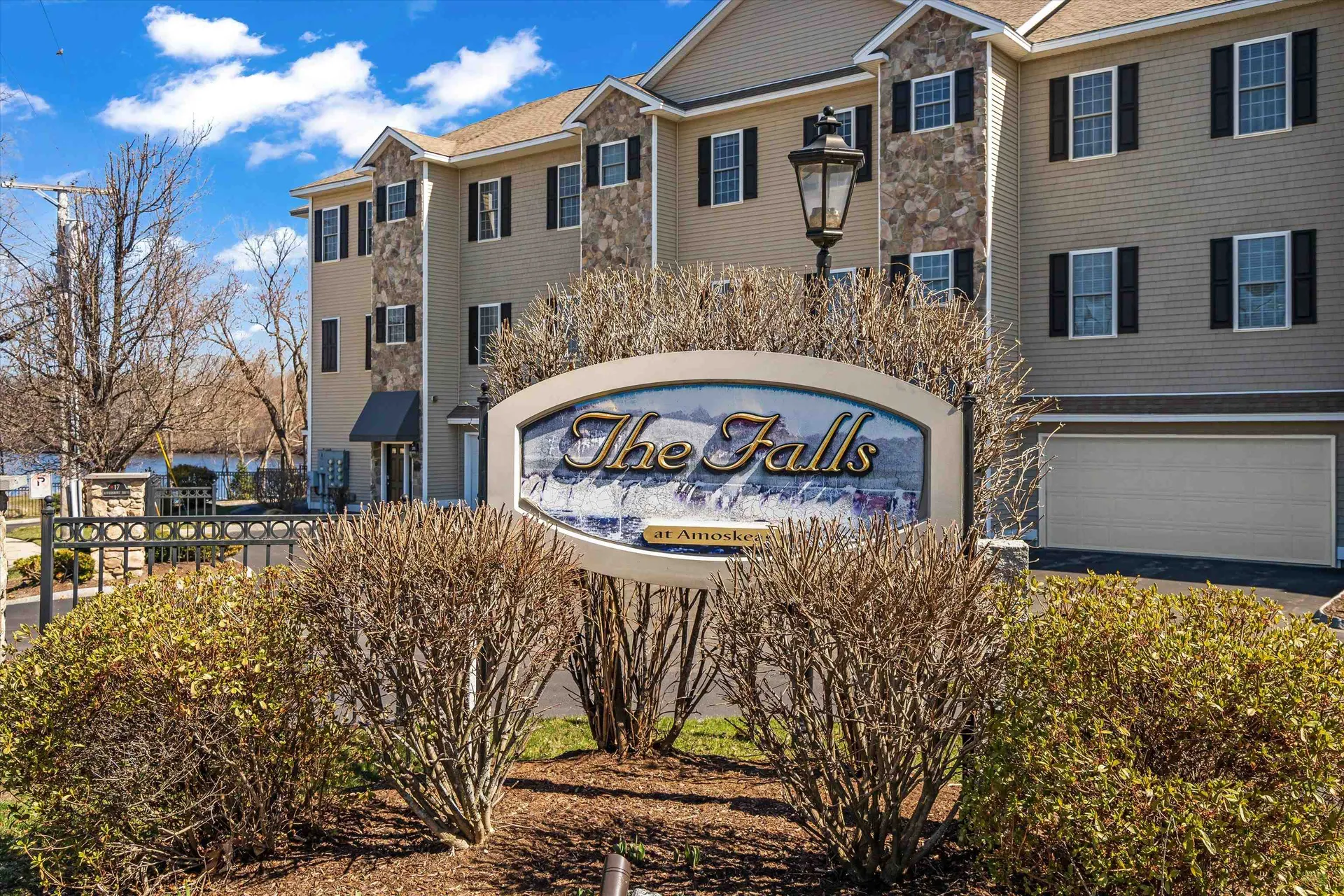 17 River Front Drive Manchester NH 03102