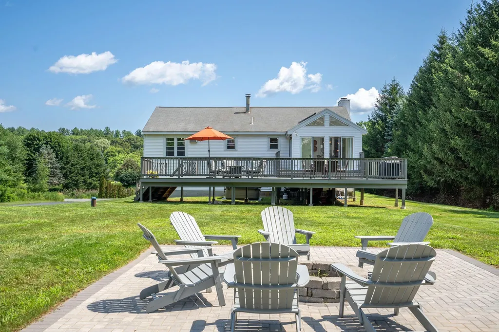 12 Constance Drive Londonderry NH 03053