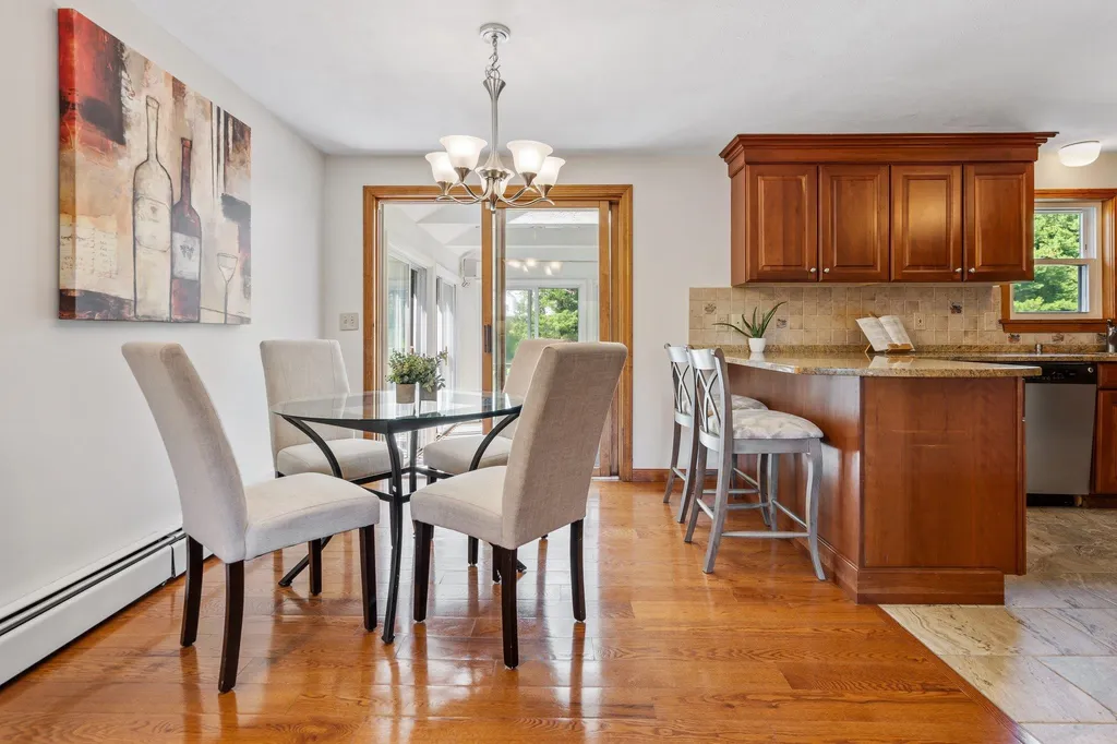 12 Constance Drive Londonderry NH 03053