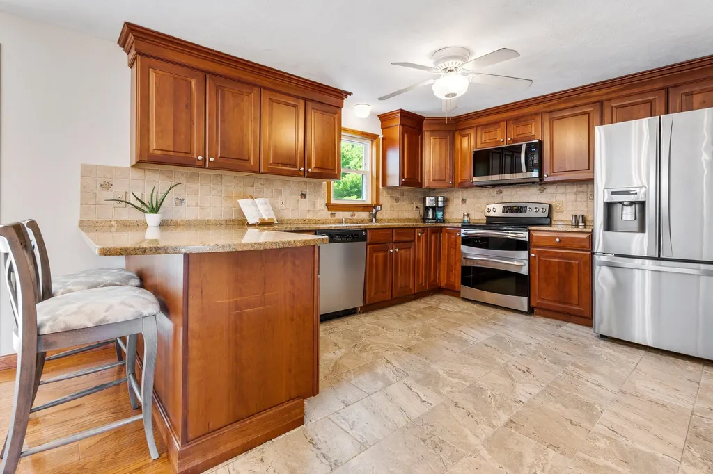12 Constance Drive Londonderry NH 03053