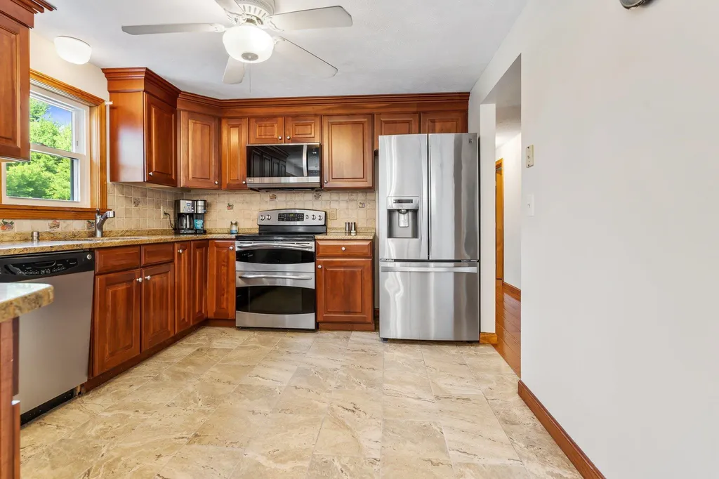 12 Constance Drive Londonderry NH 03053