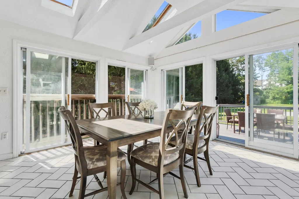 12 Constance Drive Londonderry NH 03053