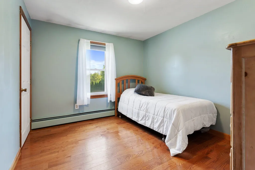 12 Constance Drive Londonderry NH 03053