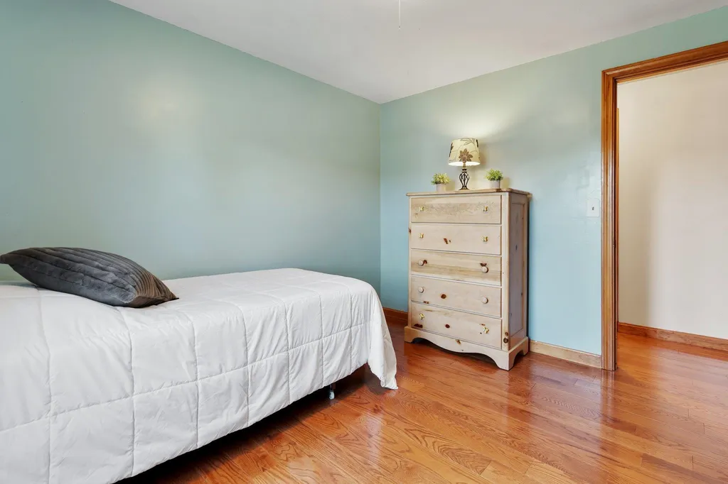 12 Constance Drive Londonderry NH 03053
