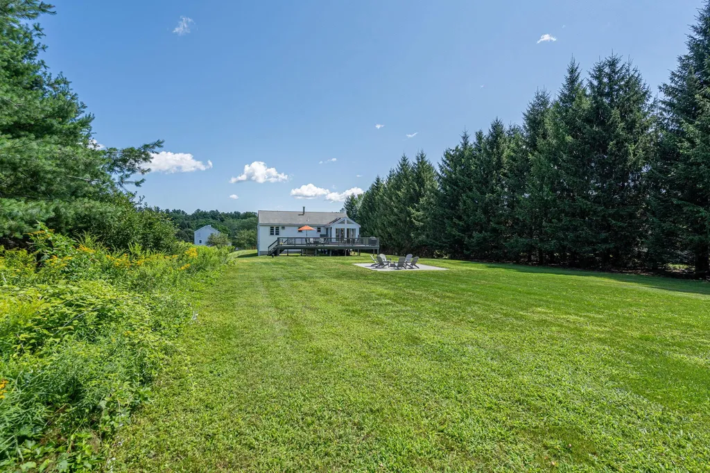 12 Constance Drive Londonderry NH 03053