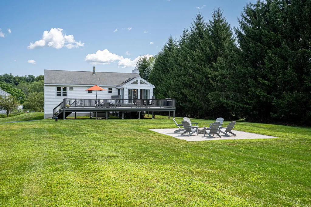 12 Constance Drive Londonderry NH 03053