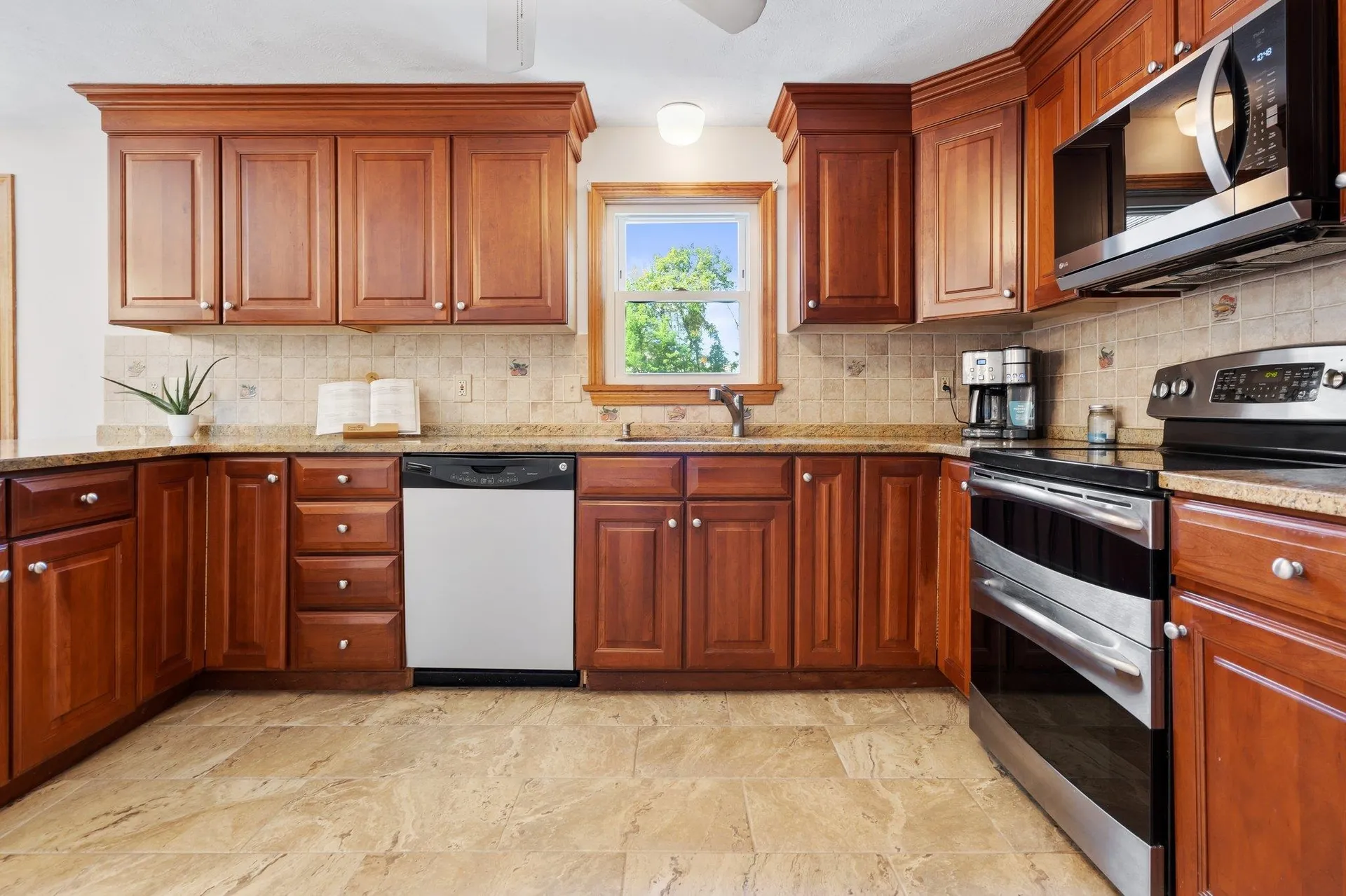 12 Constance Drive Londonderry NH 03053