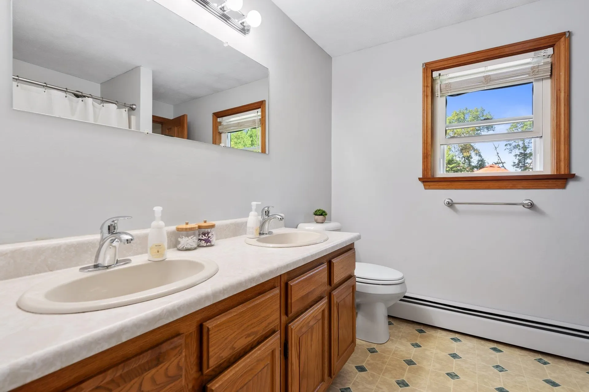 12 Constance Drive Londonderry NH 03053