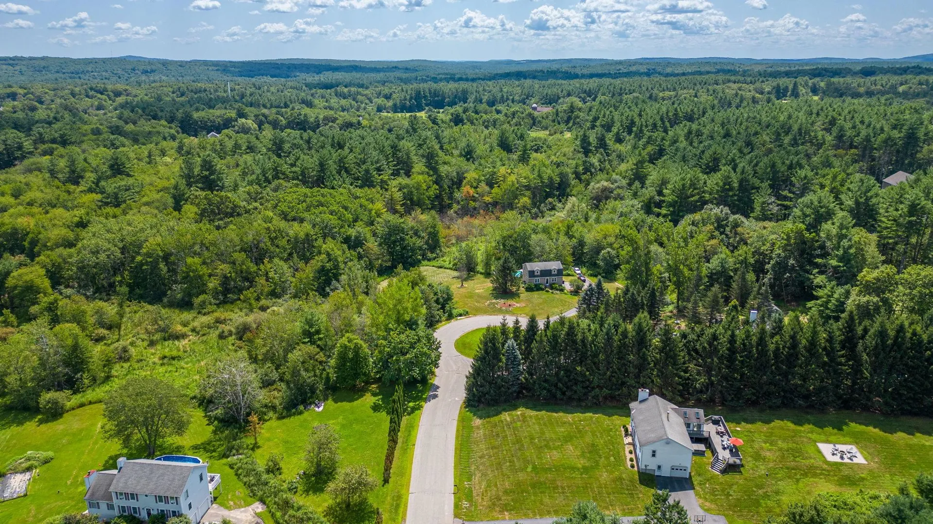 12 Constance Drive Londonderry NH 03053