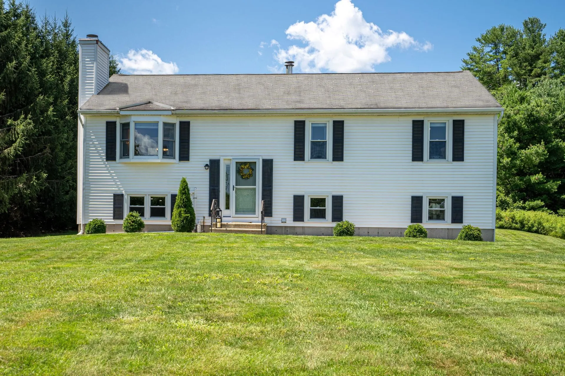 12 Constance Drive Londonderry NH 03053