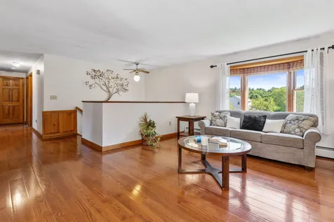12 Constance Drive Londonderry NH 03053