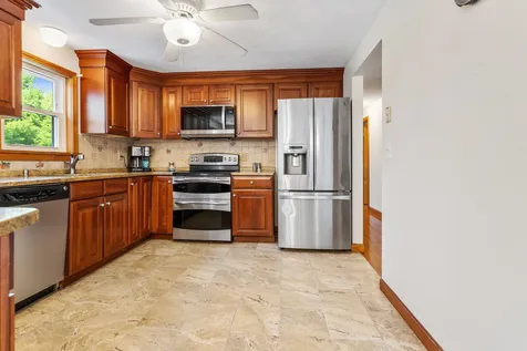12 Constance Drive Londonderry NH 03053