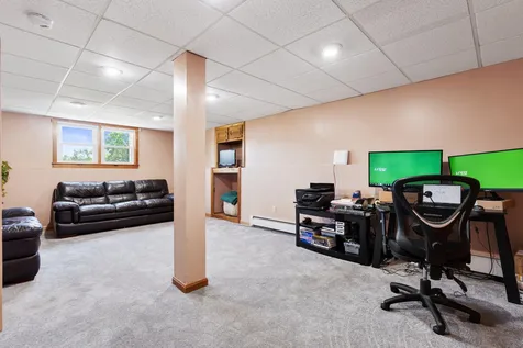 12 Constance Drive Londonderry NH 03053