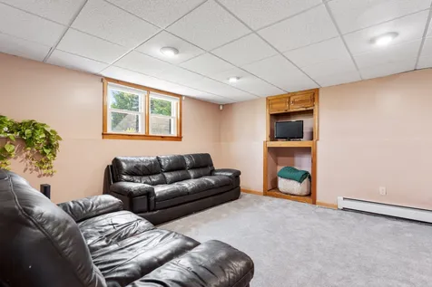 12 Constance Drive Londonderry NH 03053