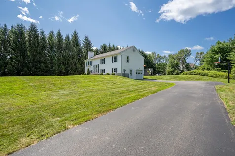 12 Constance Drive Londonderry NH 03053