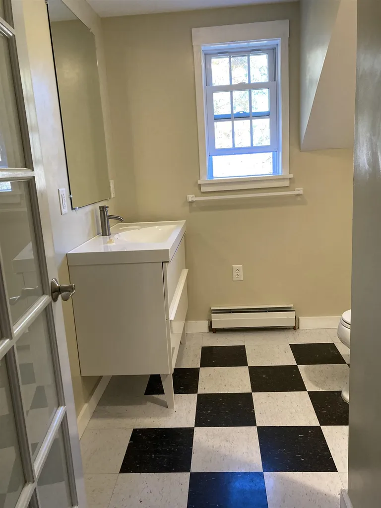 359 Pleasant Street Epping NH 03042
