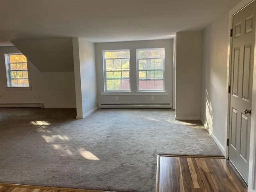 359 Pleasant Street Epping NH 03042
