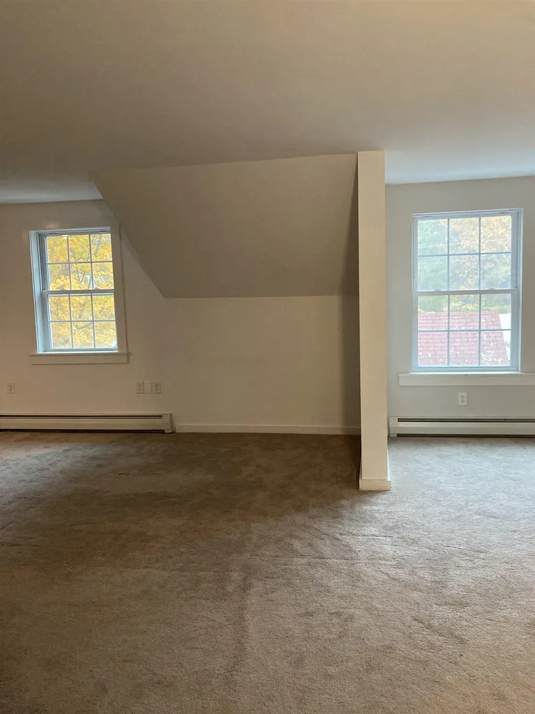359 Pleasant Street Epping NH 03042