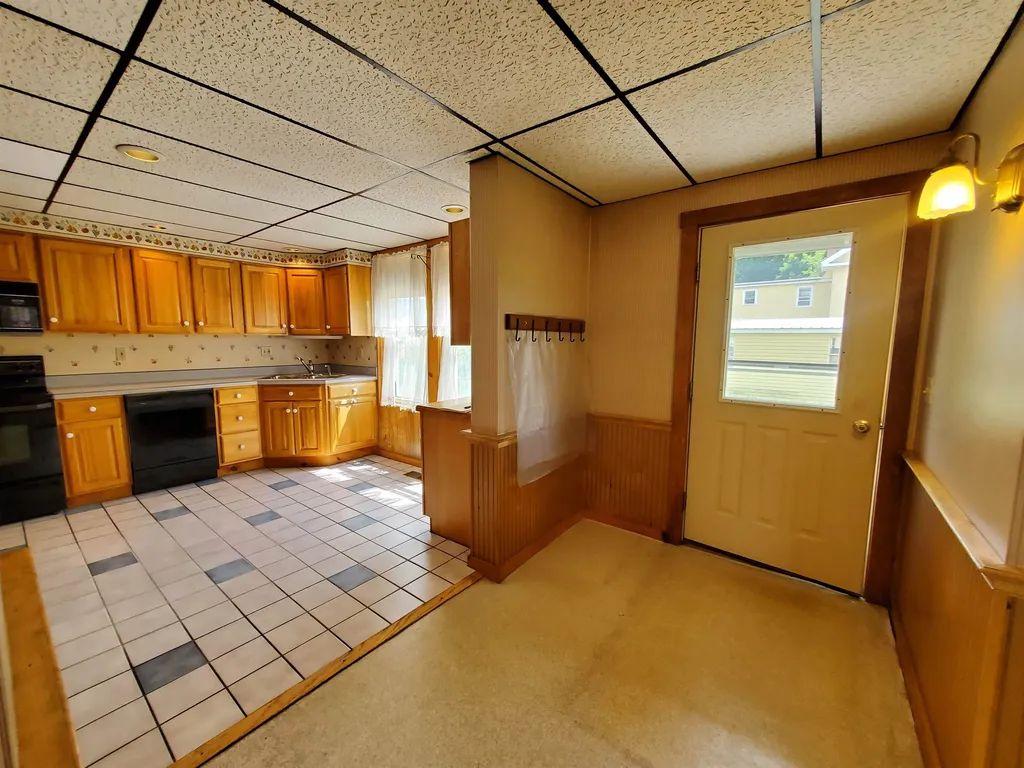 8 Highland Avenue Lebanon NH 03784