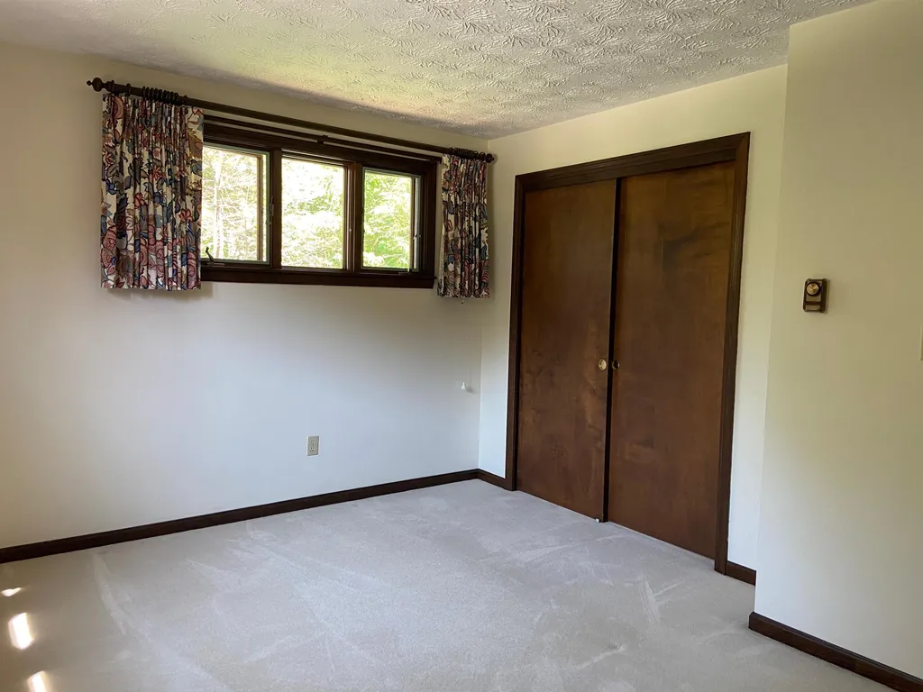 6 Apollo Road Londonderry NH 03053-3238