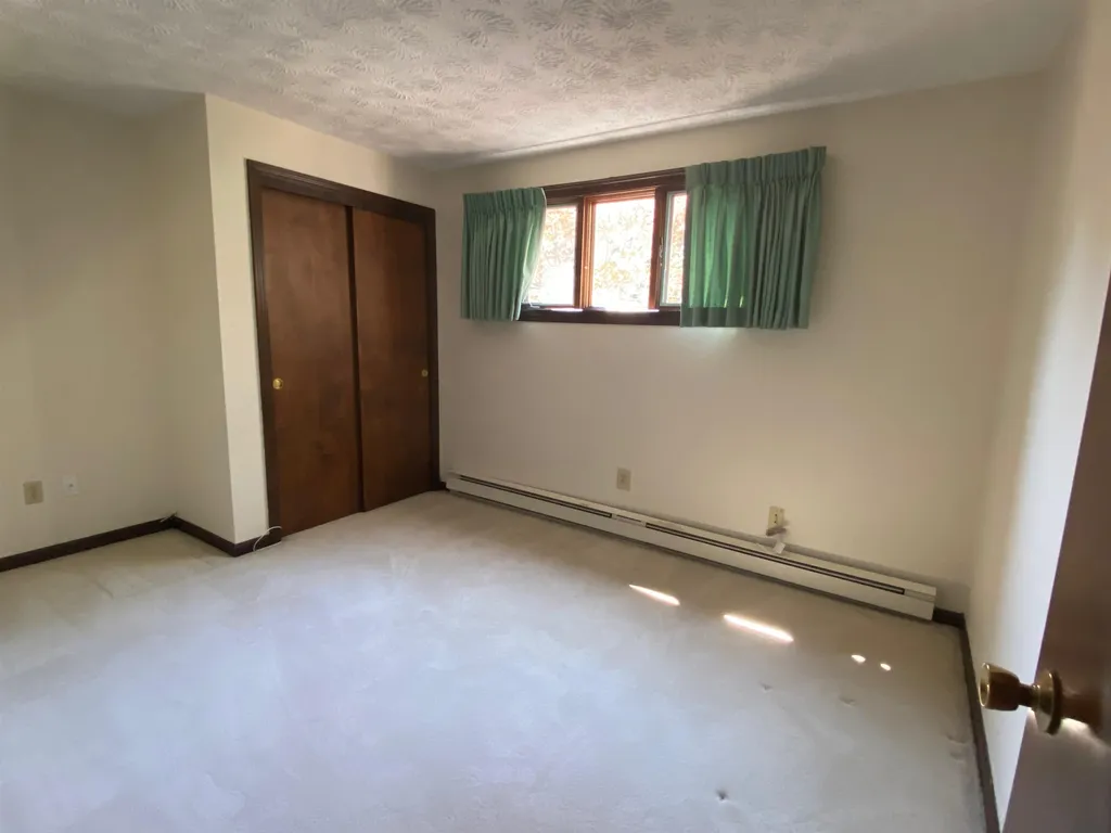 6 Apollo Road Londonderry NH 03053-3238