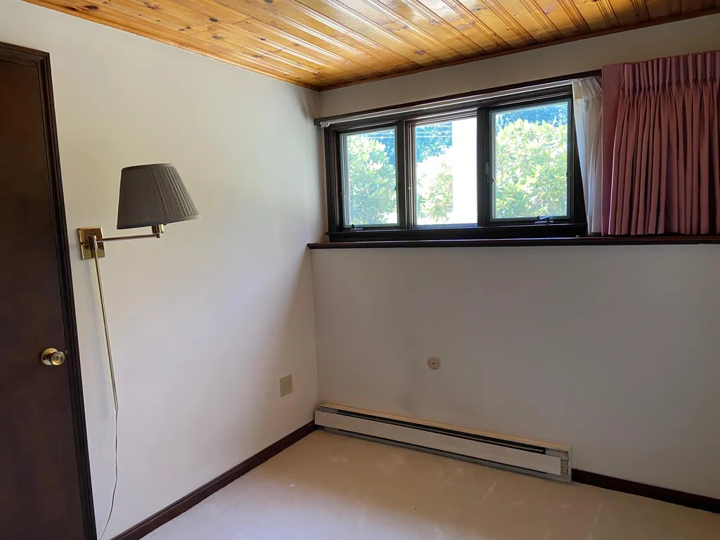 6 Apollo Road Londonderry NH 03053-3238