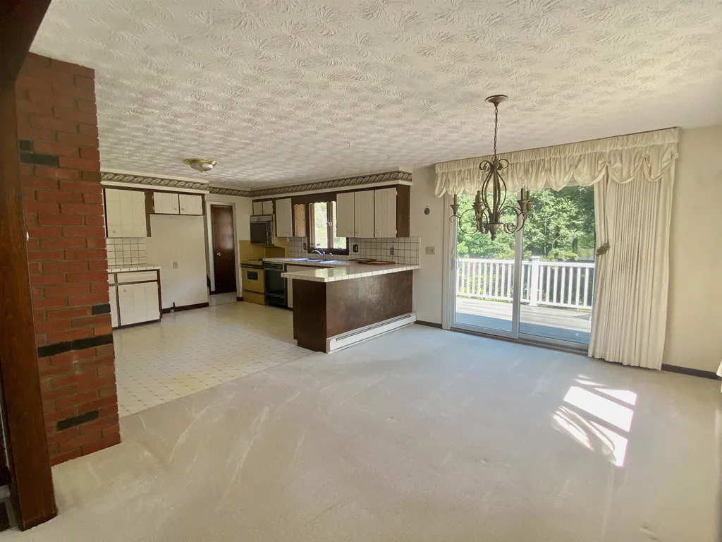6 Apollo Road Londonderry NH 03053-3238