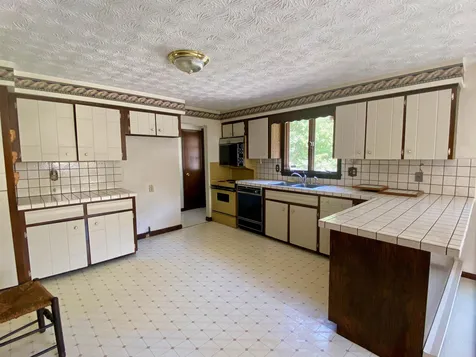 6 Apollo Road Londonderry NH 03053-3238